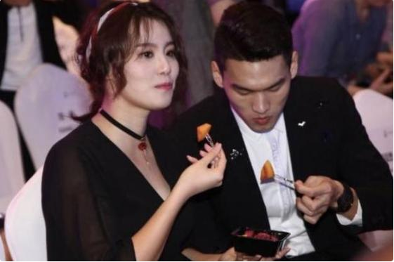 傅园慧与富二代男友出席活动,居然变的这么漂亮