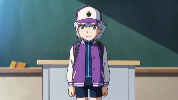 同时神秘少年露卡转学而来,他的到来牵引出了之后在月亮背面的一场