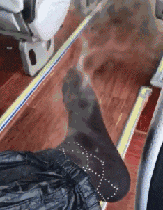 搞笑动态图gif:这车应该是和限高杆杠上了 - 360娱乐,你开心就好