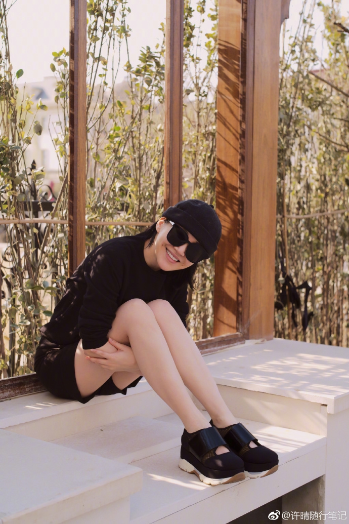 360娱乐1/63月26日,许晴在微博晒出一组春日美照,并配文:"#除法人生