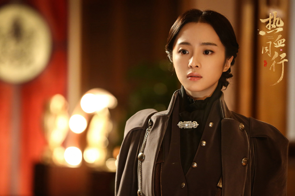 胡冰卿《热血同行》虐心升级 语初为爱挡枪命悬一线