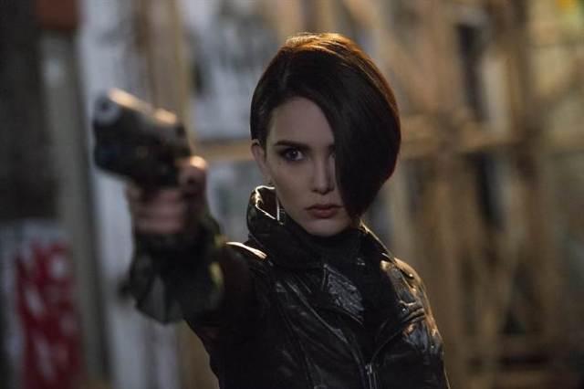 昆凌摩天大楼化身反派女杀手这是跟着周杰伦进军好莱坞