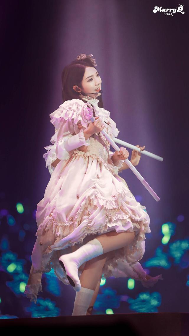 孟美岐光脚跳舞满是心酸谈起家人山支大哥隐瞒苦楚报喜不报忧