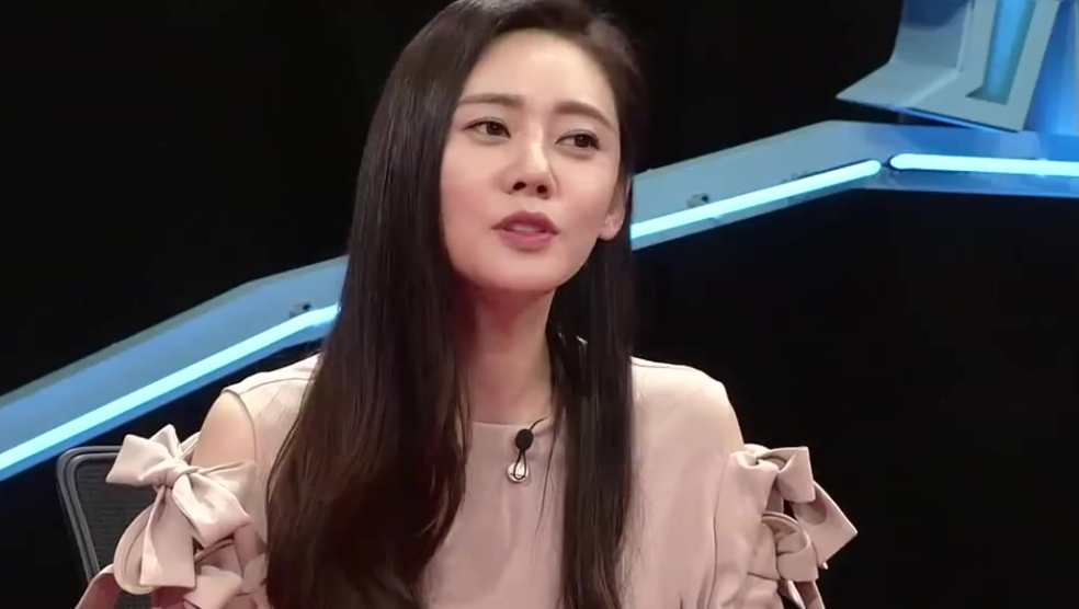 于晓光微博突然发文,宣布秋瓷炫正接受医院检查,网友集体祝平安