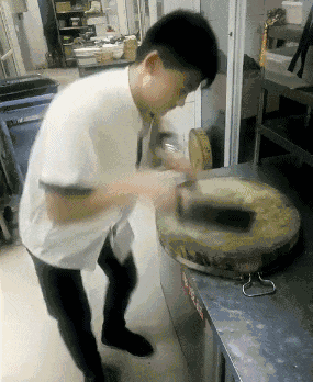 GIF搞笑趣图:掉下去真的不会危险吗? - 360娱乐,你开心就好