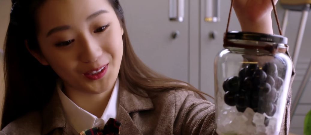 他母胎solo20年,一朝考进女护校跟校花做同桌