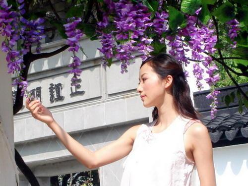 韩雪又受邀回苏州母校拍宣传片真没想到她还是杰出校友啊