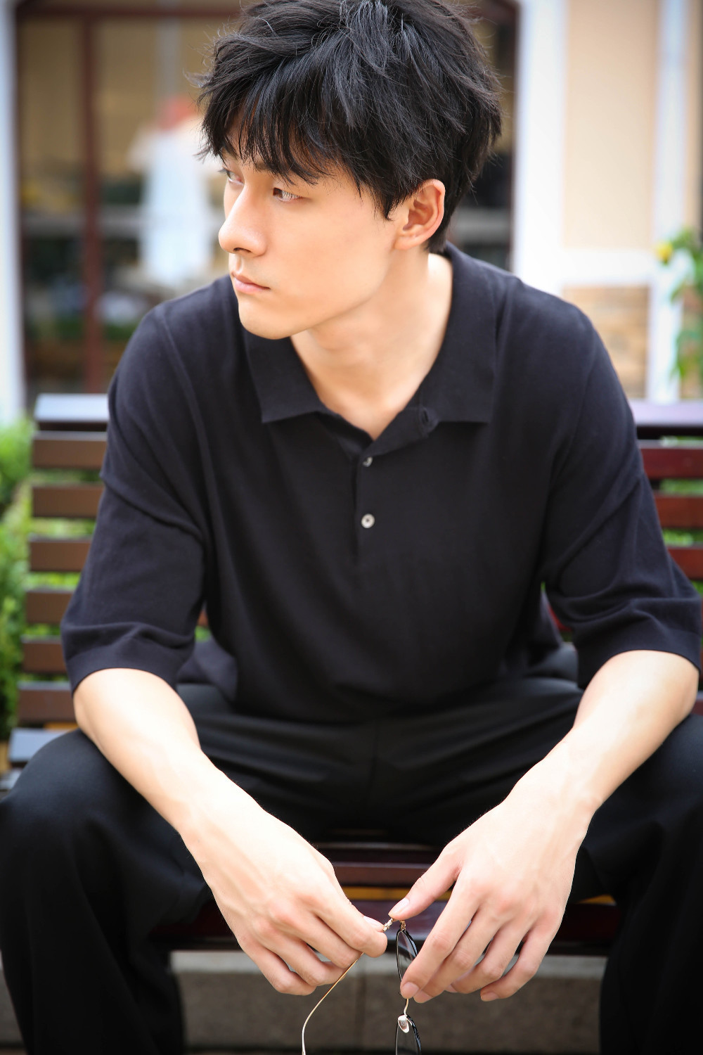 张雨剑资深少女的初恋顺利杀青随性慵懒街拍曝光