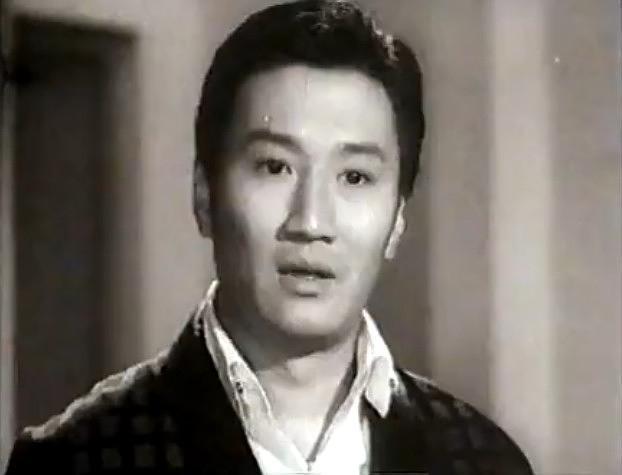 而年轻人不知道的是,当年的谢贤,是当之无愧的顶级流量,国民老公,鲜肉