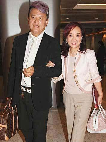 黄杏秀自己没有生育能力,不能拖累陈百祥,曾想陈百祥和自己离婚