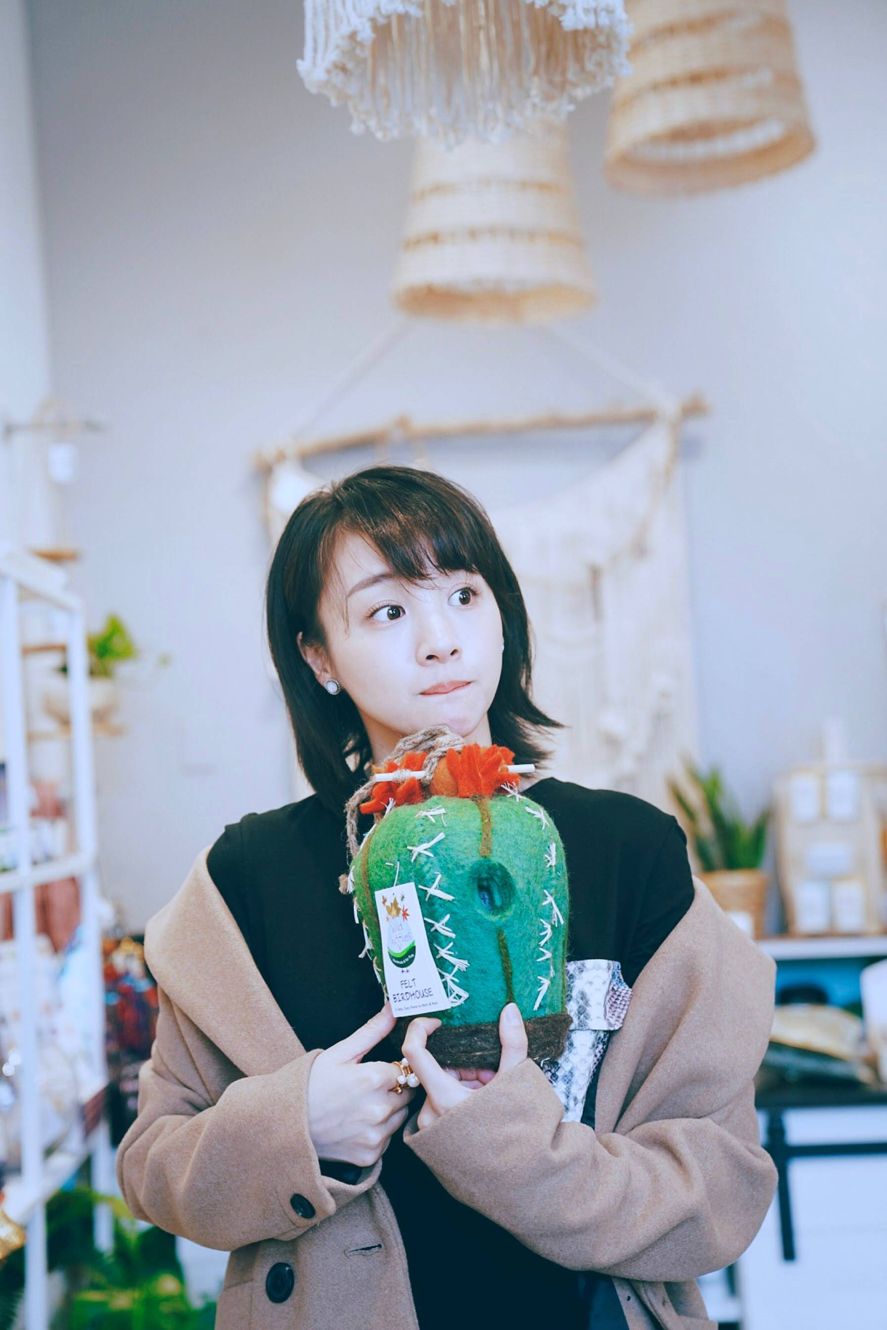 精致人生彰显独立态度! 章龄之晒照分享文艺范爱好