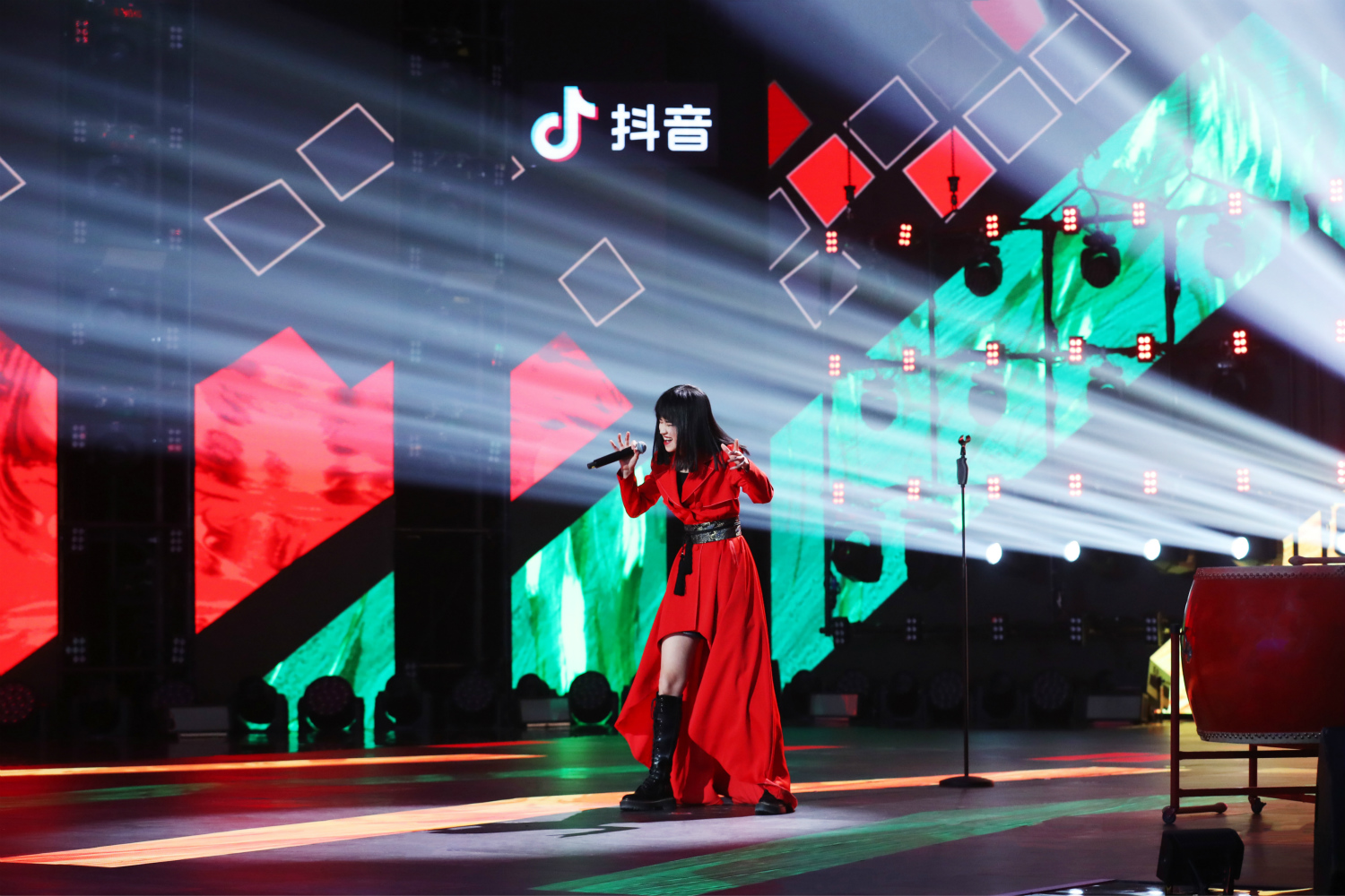 Sing女团钟颖亮相 上线吧 华彩少年 演绎传统民歌 高山青 360娱乐