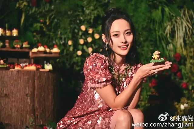 嫁入豪门被宠溺，霸道总裁跪地求婚，活成现实版琼瑶女郎！