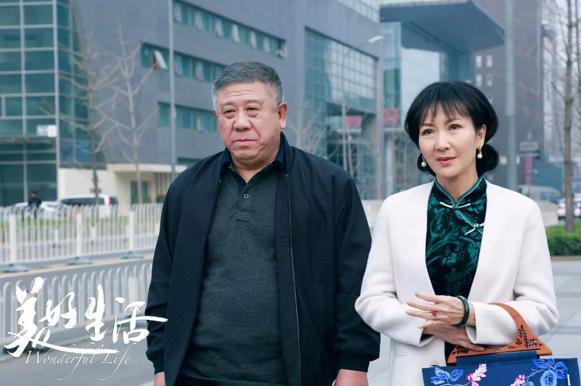 这部大牌如云的新电视剧，又能见到张嘉译大叔霸气的走路姿势了