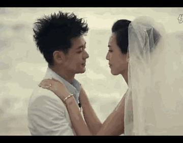 林志颖晒双胞胎儿子萌照 兄弟俩霸气"奔月"