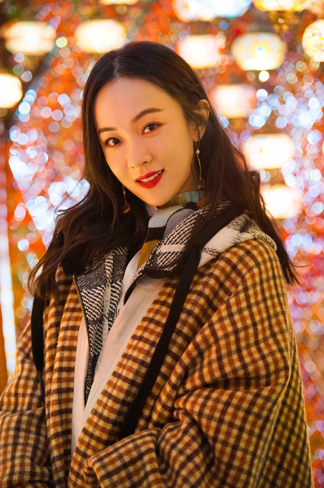 霍思燕格子披肩尽显异域风情 杨千嬅蓝色雪纺长裙十分温柔