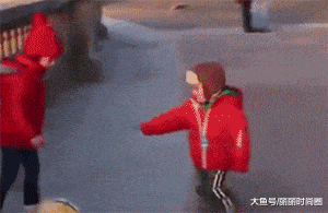 幽默GIF: 我依稀记得有一招从天而降的掌法 - 360娱乐，你开心就好