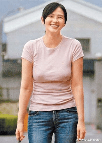 曾经是一线女星因吸毒坐牢事业一落千丈如今嫁给小15岁的奶狗丈夫