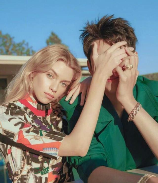 男神吴亦凡与维密超模唯美写真双眸含情甜如蜜