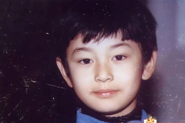 杨洋小学就是校草级别非主流发型也挡不住凡凡帅气的漫撕脸鹿晗的标致