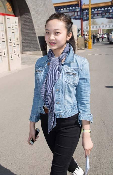 林妙可已经从一个小女孩长成了一名大姑娘,长大后胖了不少的林妙可让