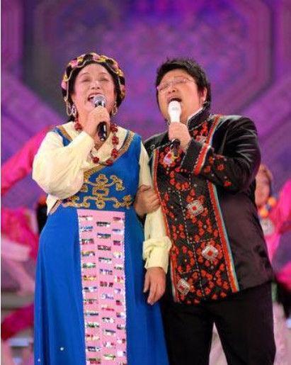 韩红的母亲雍西是藏族歌唱家,因创作演唱《北京的金山上》而让人熟知