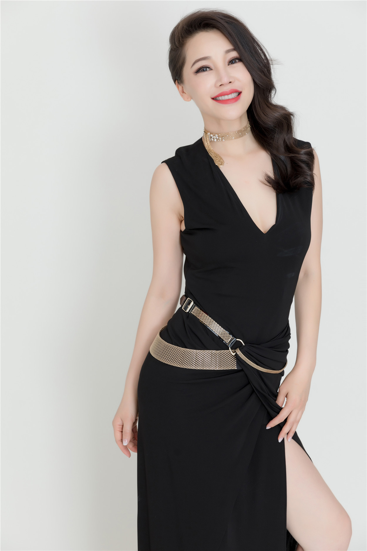 里有恃无恐的唐妻,《二次曝光》中凄零情深的母亲王美玲,《和平饭店》