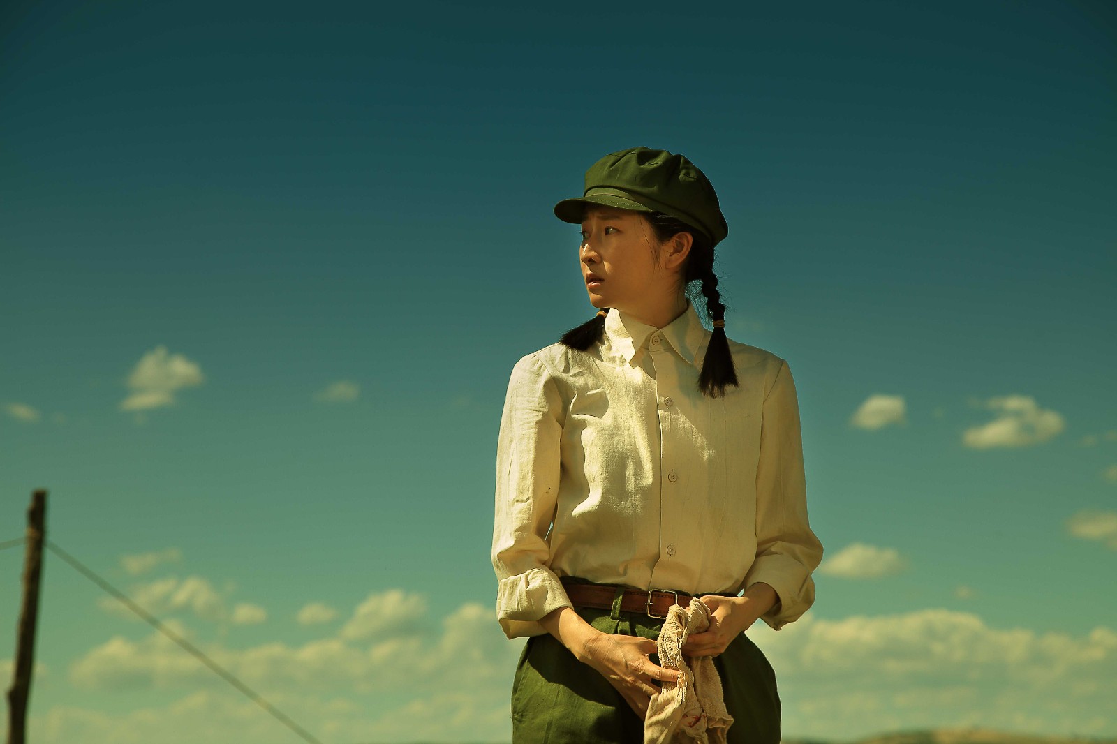 吕星辰父亲的草原母亲的河杀青为贴角色苦练马术