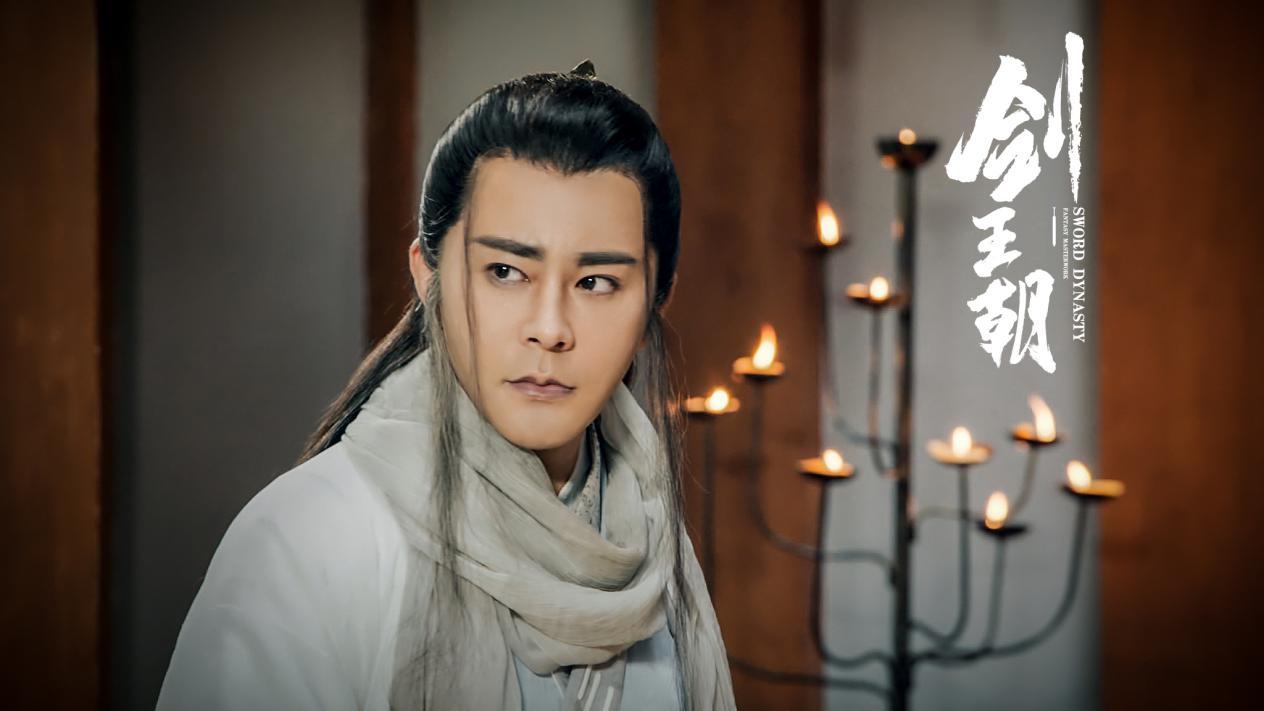 宗峰岩亮相星悦榜直播黑色西装尽显儒雅魅力