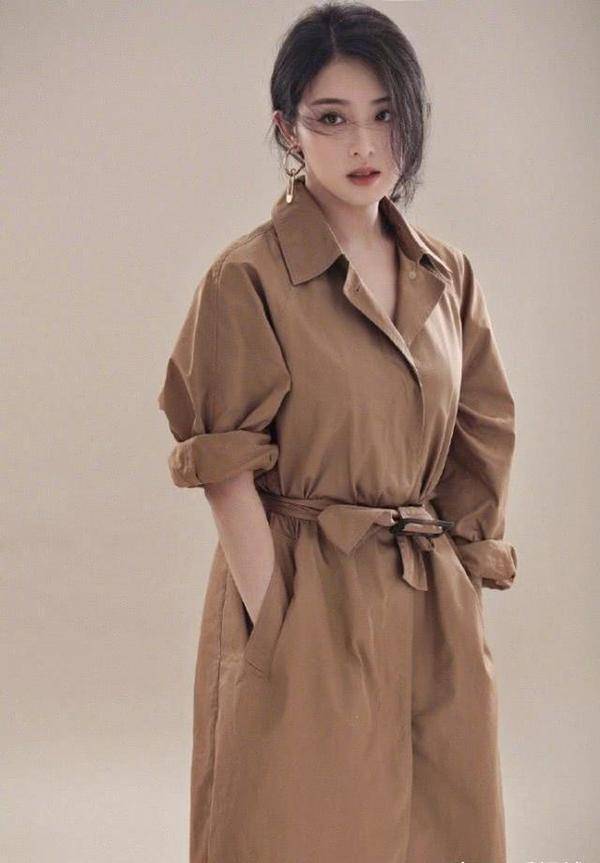 而和张含韵同一期出道的选手还有孙一卜,孙一卜是04届《超女》的第五