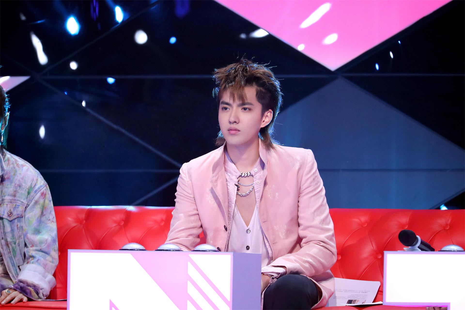 吴亦凡现场"认亲"!《下一站传奇》学员吴卓凡竟是吴亦凡"亲妹妹"?