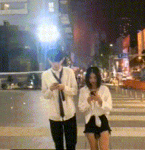 搞笑GIF: 你干嘛要撞我, 那我也撞你一下 - 360娱乐,你开心就好