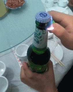 爆笑GIF：不知道有多少人，有压易拉罐的爱好 - 360娱乐，你开心就好