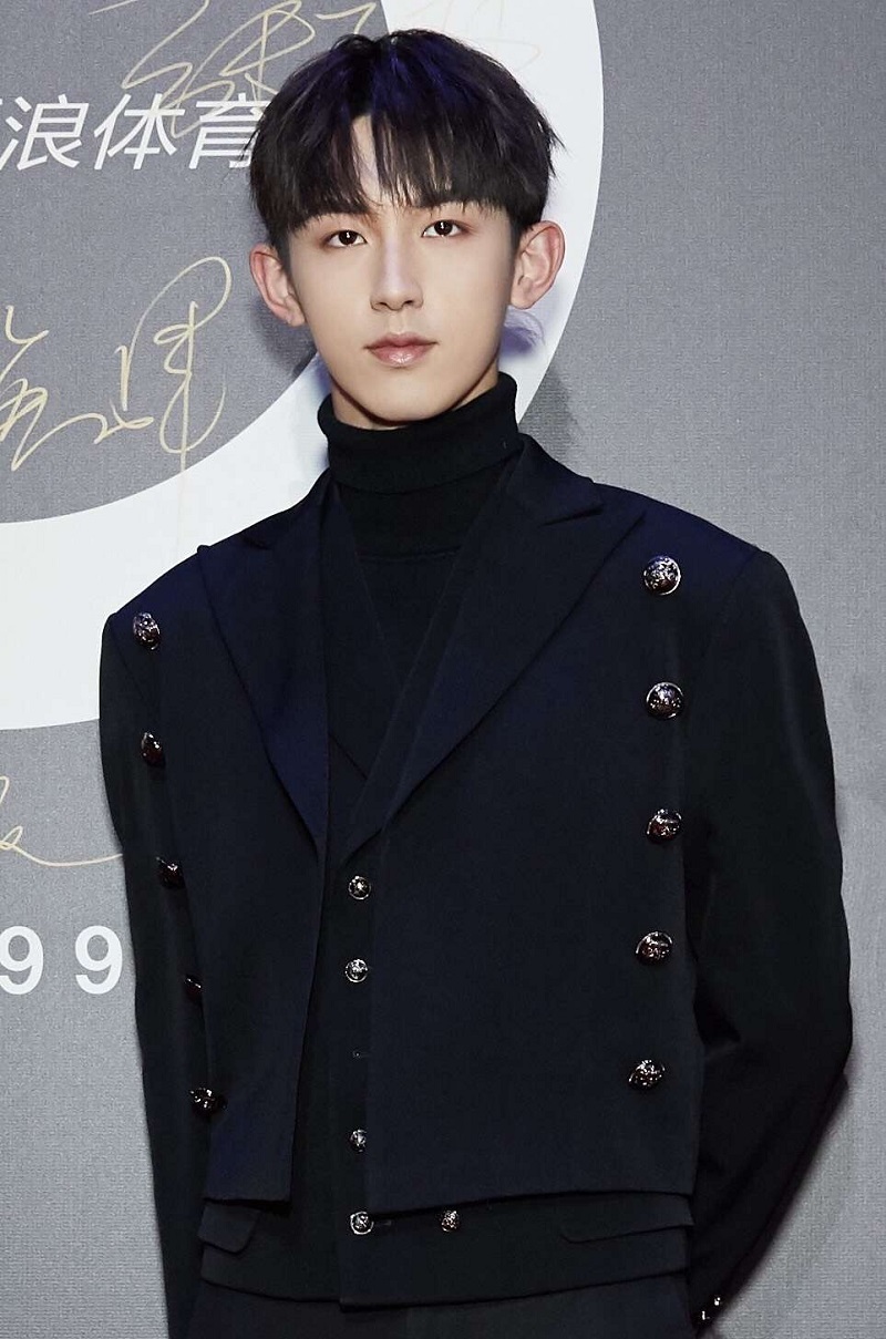 郭俊辰出席体育星力量盛典 少年意气感染全场