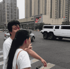 搞笑GIF: 同学你是来参加比赛的, 还是谋杀情敌的？ - 360娱乐，你开心就好