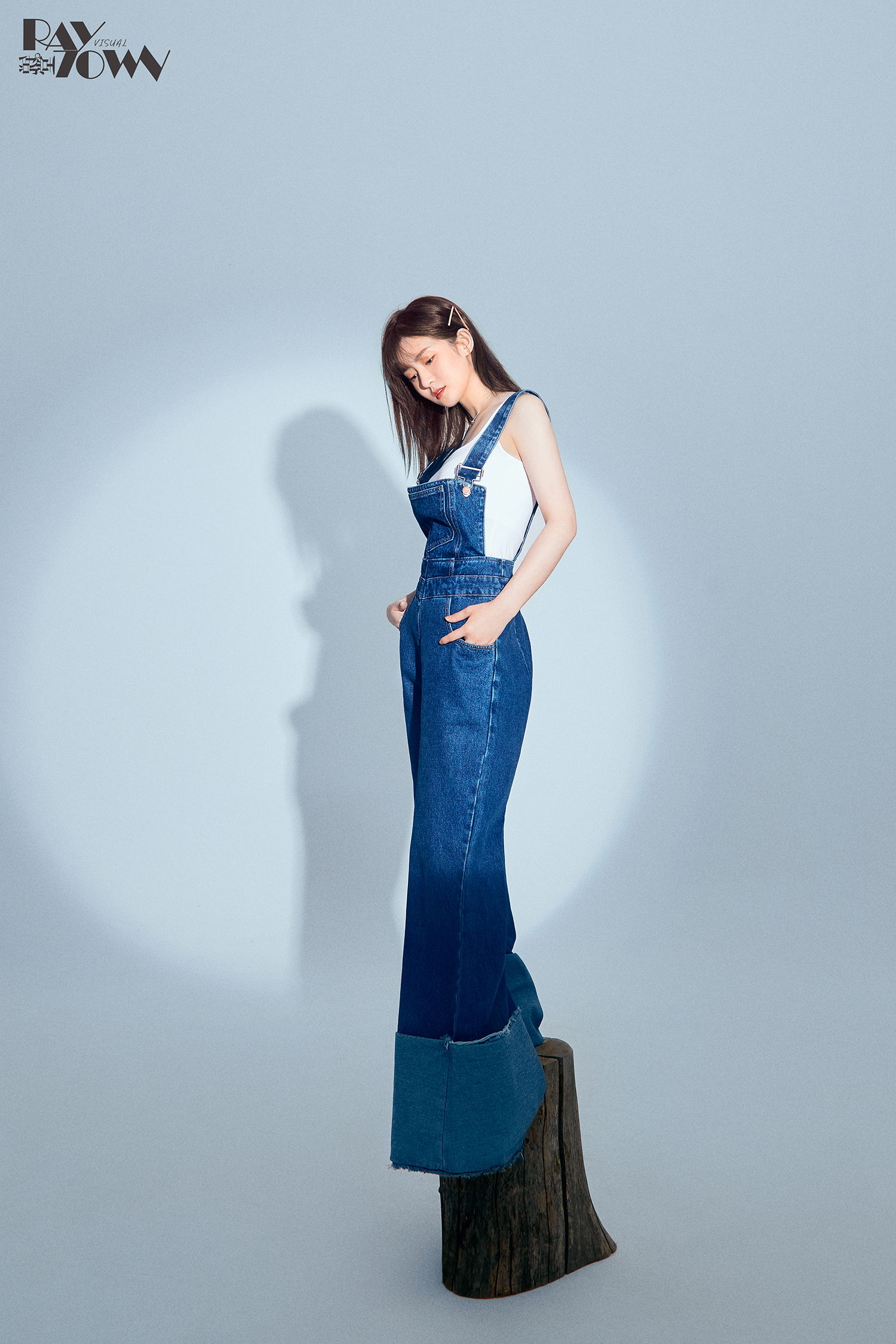 梦秦最新大片曝光,个性装扮诠释多面魅力