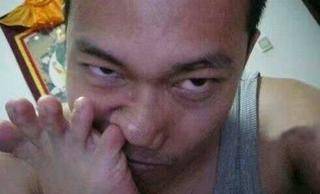 大哥, 你果然是传说中的男人, 这挖鼻屎的动作太专业了