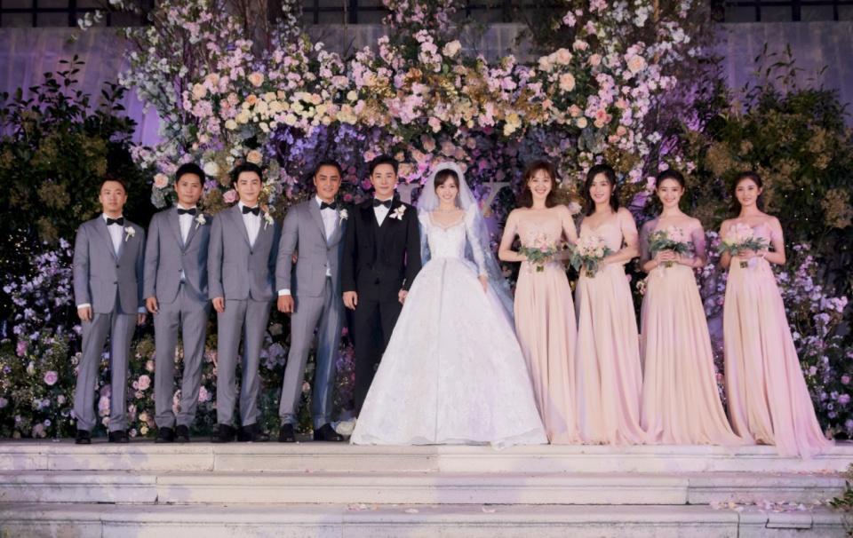 唐嫣罗晋婚礼现场照曝光两人深情热吻甜蜜十足