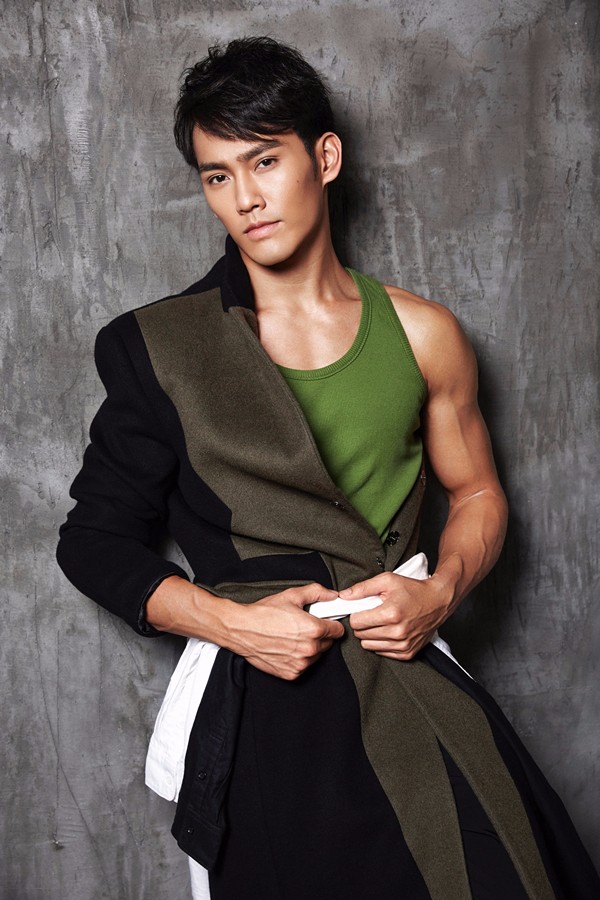 黄恺杰写真腹肌隐现撩人 实力加盟《环太平洋2》