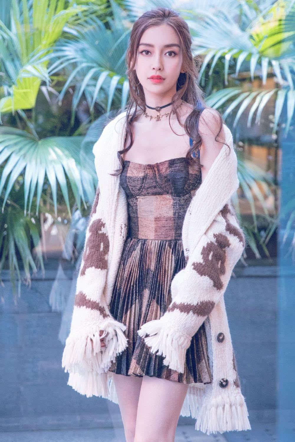 杨颖新舞林大会首秀超用心在舞台赤脚的她尽显礼貌和贴心