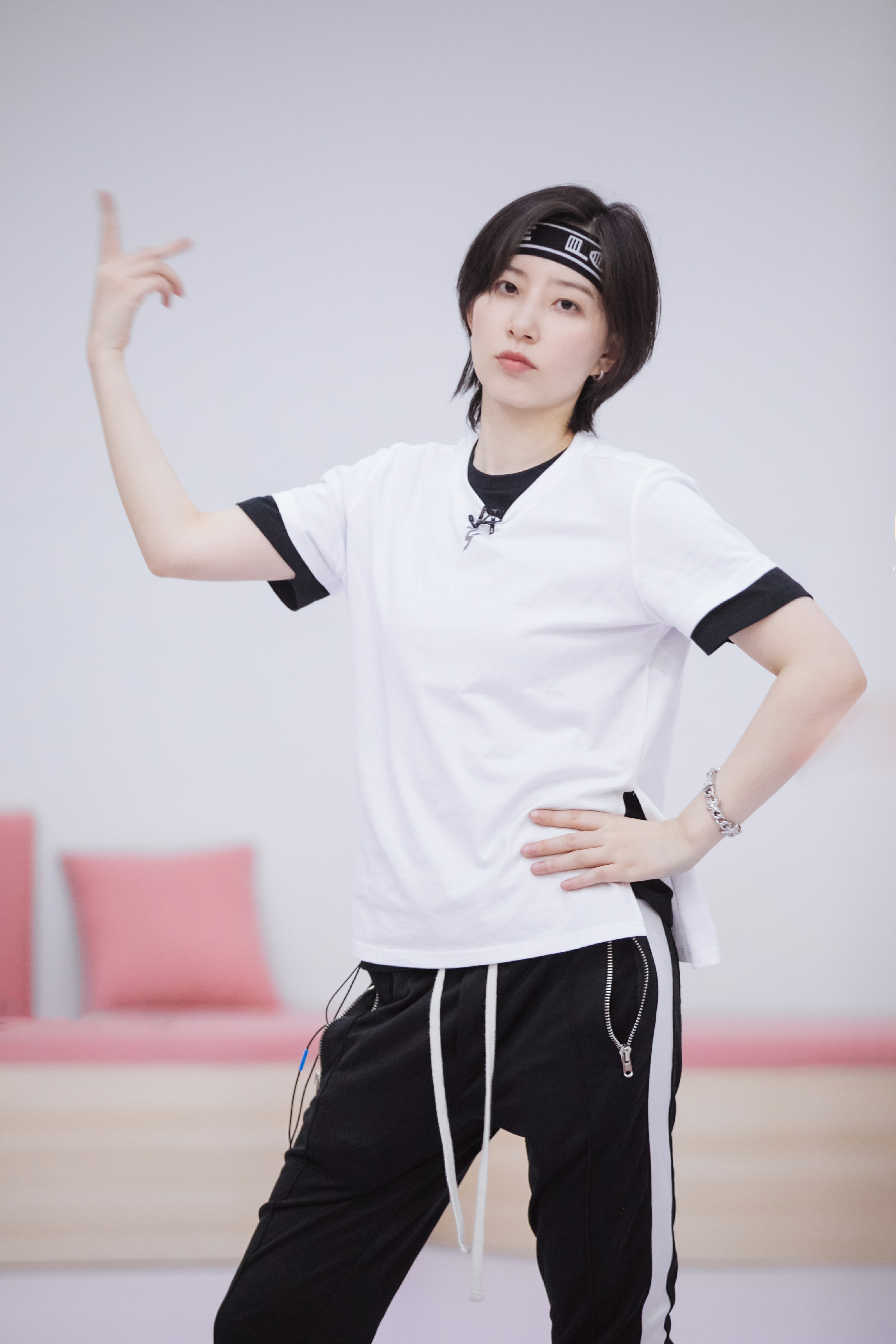 乘风破浪的姐姐初次测评李斯丹妮直男式疑惑笑翻观众