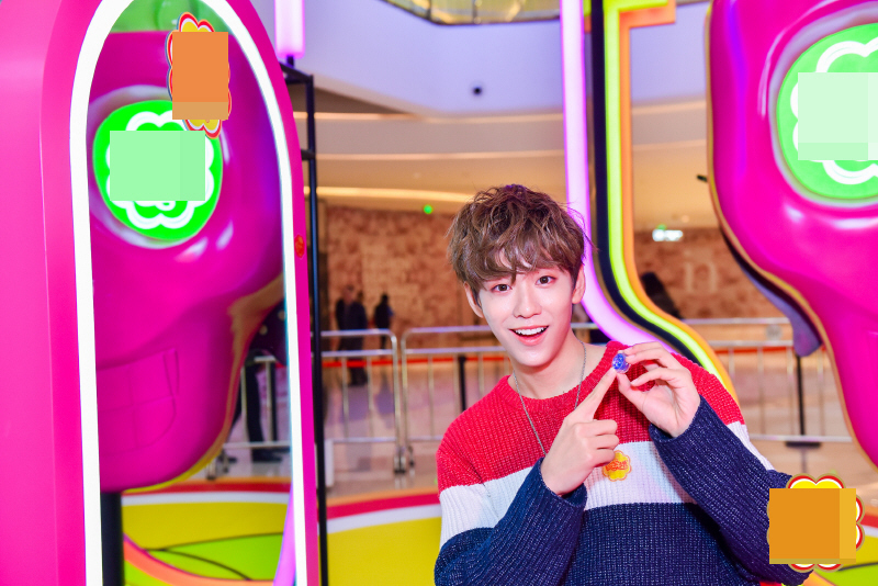 tony余景天首度回蓉活动 粉丝热情接机彰显其超高人气