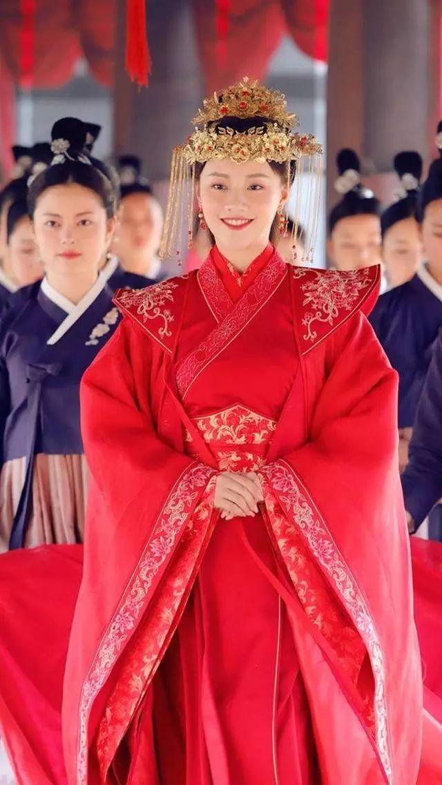 知否中各位女主演的嫁衣图明兰美艳华兰温婉如兰少了点调皮