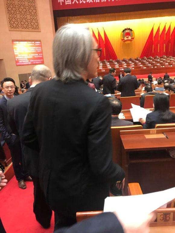 与周星驰电影二十年相伴，我的少年时光已逝，你却满头白发