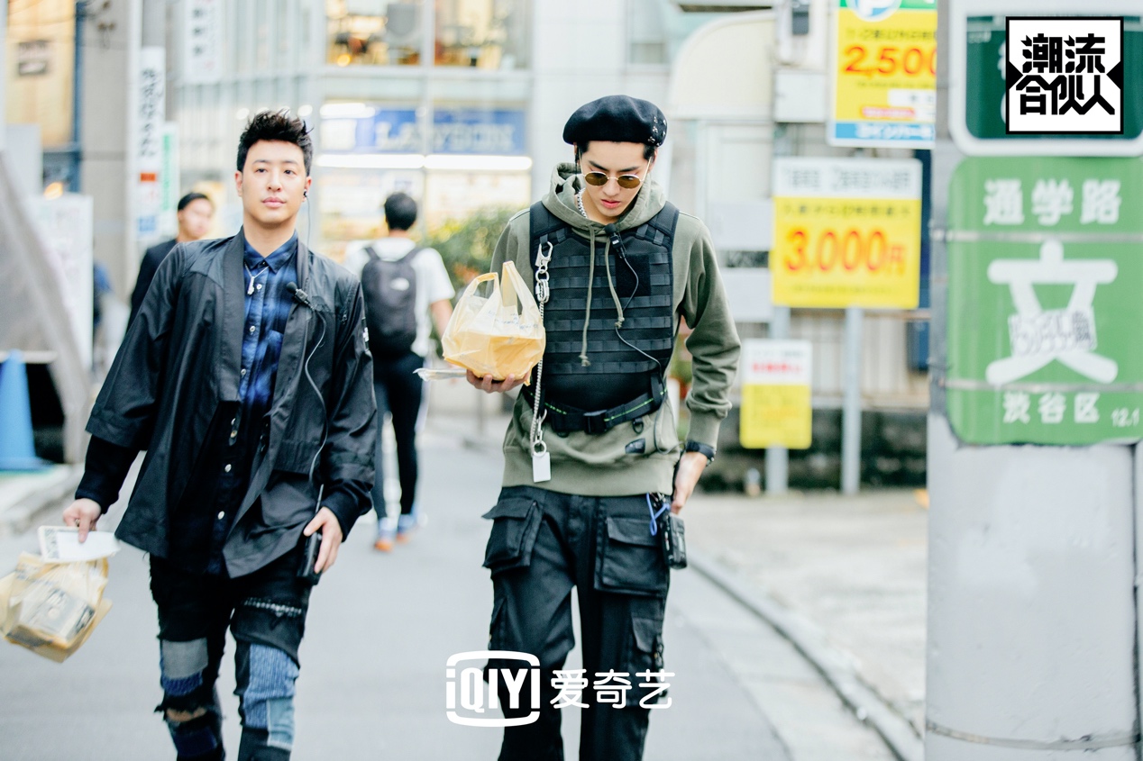 潮流合伙人破晓限定火热发售顾客排百米长龙挤爆东京街头