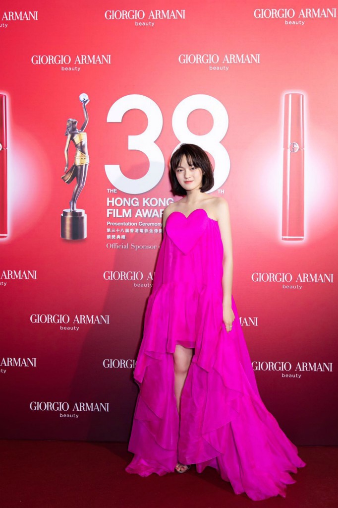 文淇亮相金像奖颁奖典礼两套look演绎飒甜嘉年华