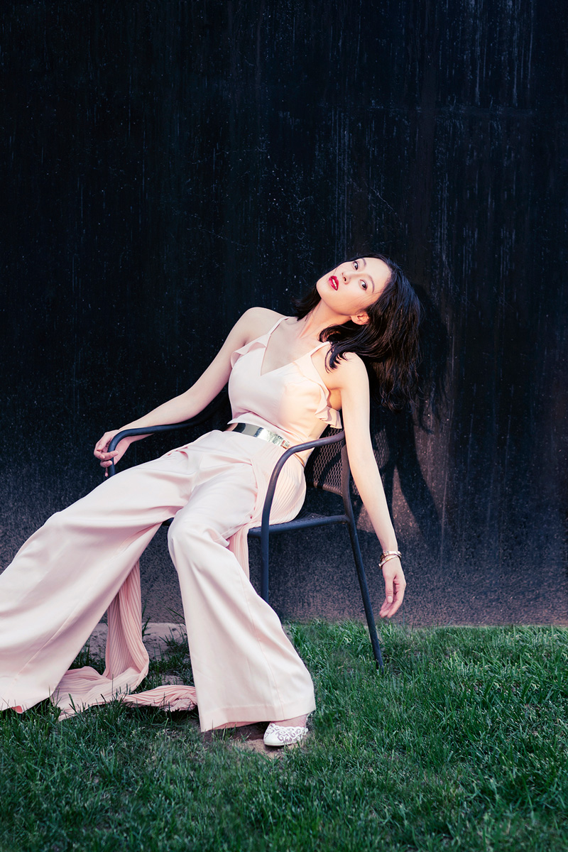 赵柯最新写真曝光,造型百变尽显优雅气质