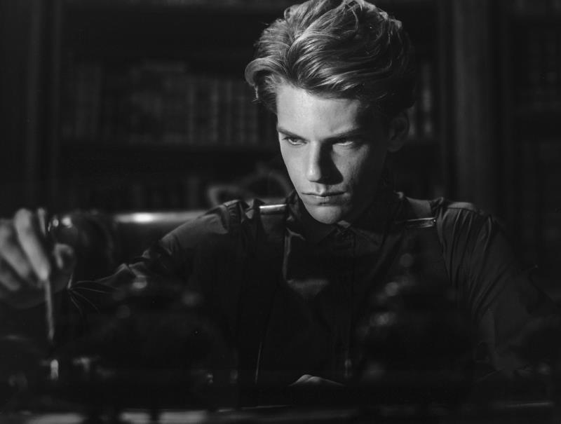 法国90后最红男神塞缪尔默瑟出演暮光巴黎疯狂收割少女心