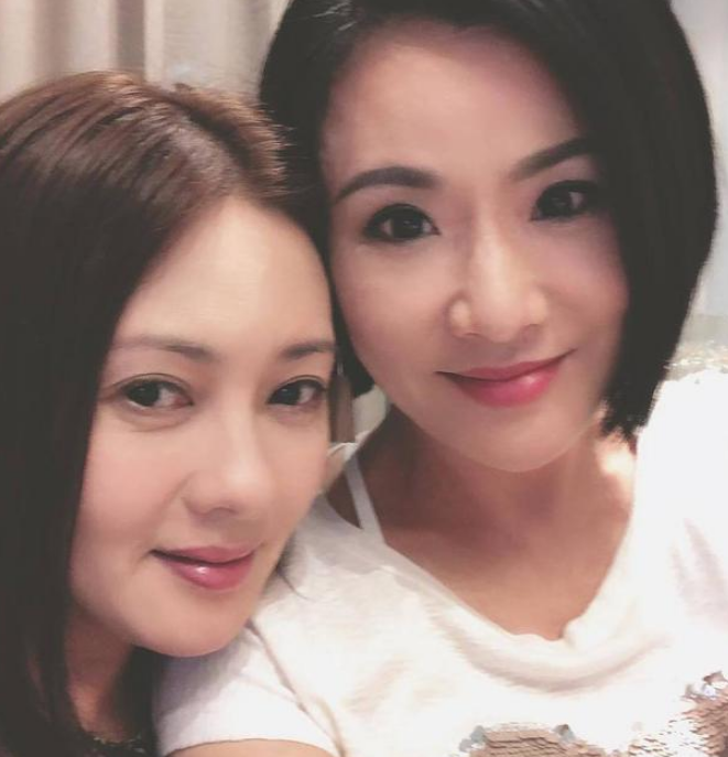 性感尤物李丽珍近照曝光感情接连不顺今单身依旧明艳照人