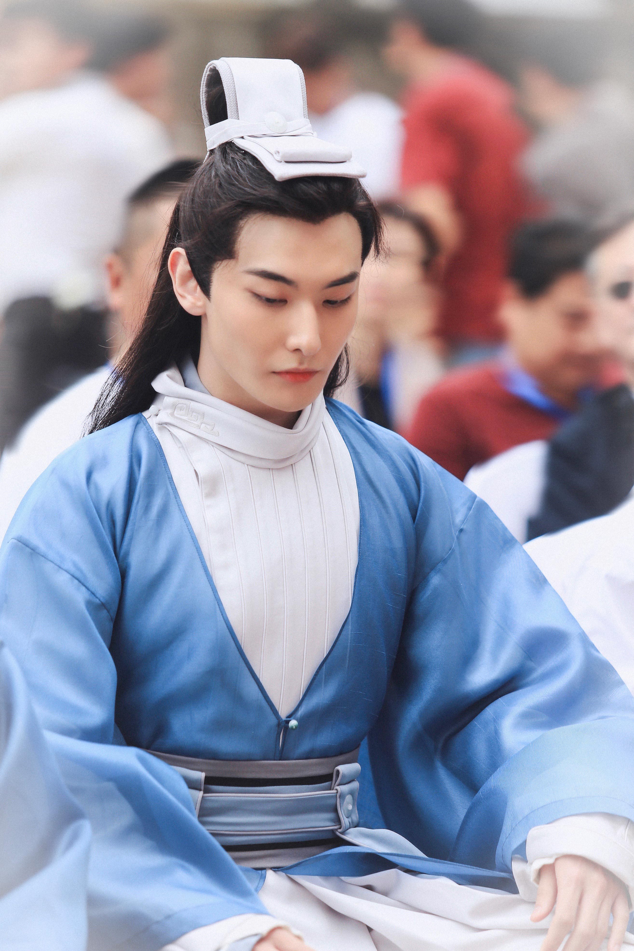 王瑞昌云上学堂开机与鞠婧祎宋威龙共组古装颜值天团